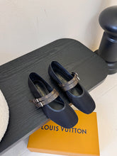 China Replica LV Women Shoes 108usd Only